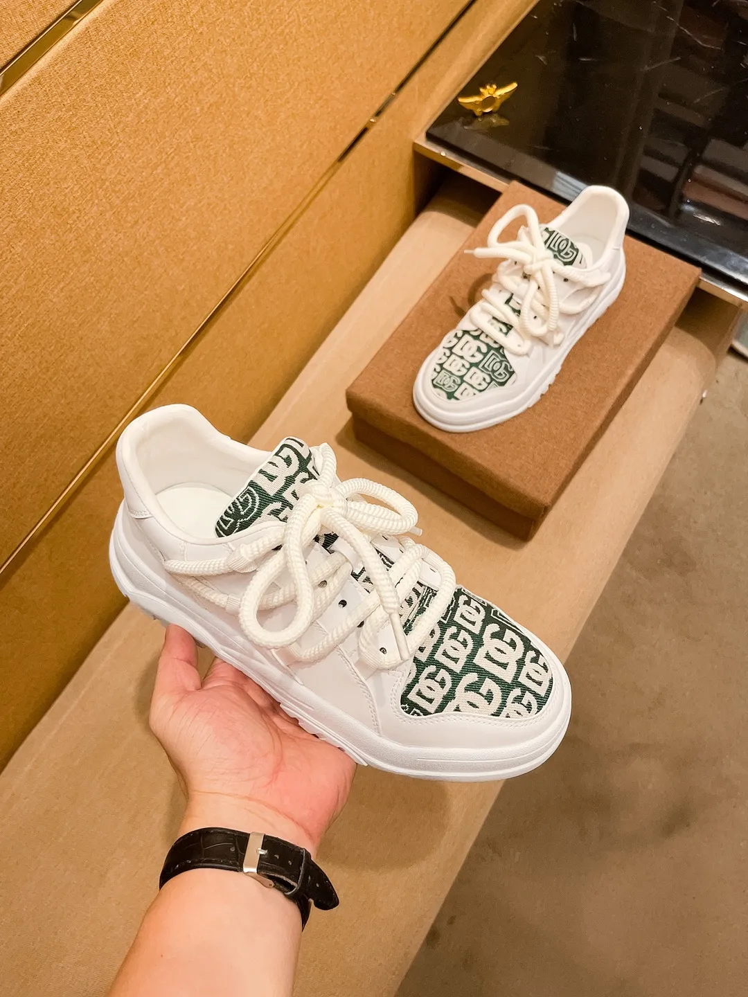 Men's shoes💰 400💰【DG】🔥High-end brand of men's shoes official website 1:1 latest masterpiece: the upper is made of Italian imported first-layer cowhide with a comfortable and breathable lining➕original non-slip and wear-resistant outsole🔥, making walking more convenient and comfortable! An exclusive new model, a stunning work, a beautiful 1:1 replica [color] compared to the official quality! Create a fashionable personality to set off your uniqueness! A must-have for trendy men! Classic🔥Size: 38-44 Color: 🔥 2⃣️ colors available🔥